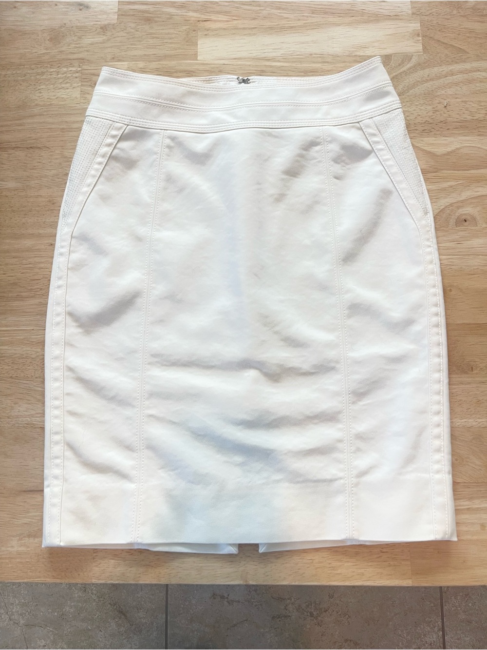 White House Black Market Size 2 short White Pencil Skirt